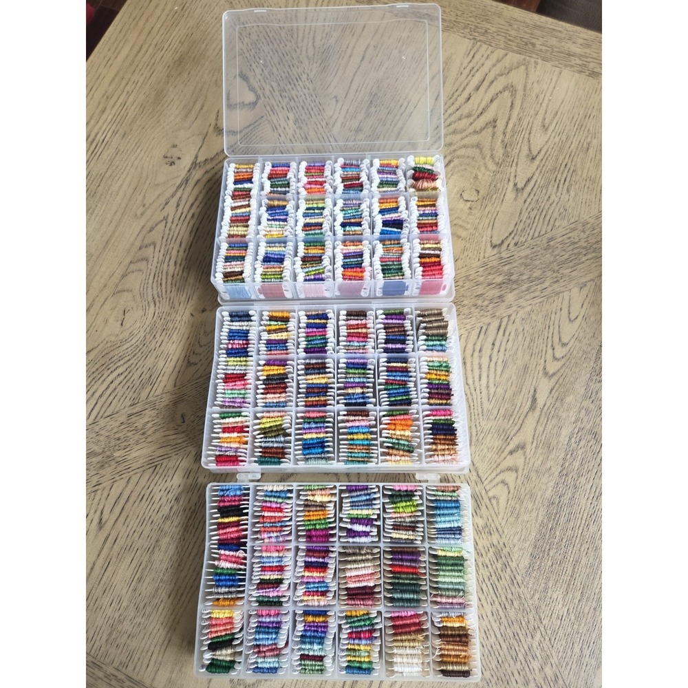 Vintage Sorted Carded Embroidery Floss DMC Thread In Cases Bobbins Numbered 600